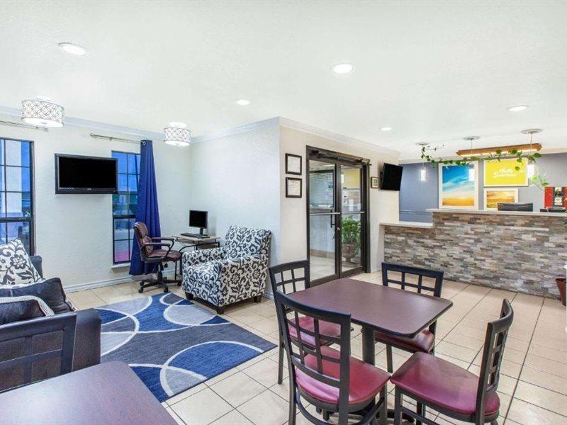 Days Inn & Suites By Wyndham Braunig Lake Elmendorf Ngoại thất bức ảnh