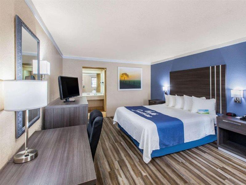 Days Inn & Suites By Wyndham Braunig Lake Elmendorf Ngoại thất bức ảnh