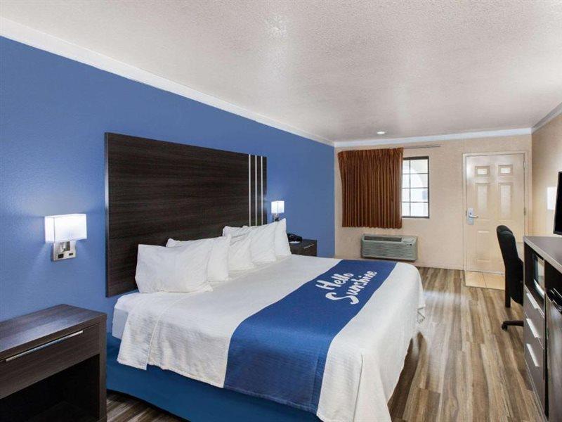 Days Inn & Suites By Wyndham Braunig Lake Elmendorf Ngoại thất bức ảnh