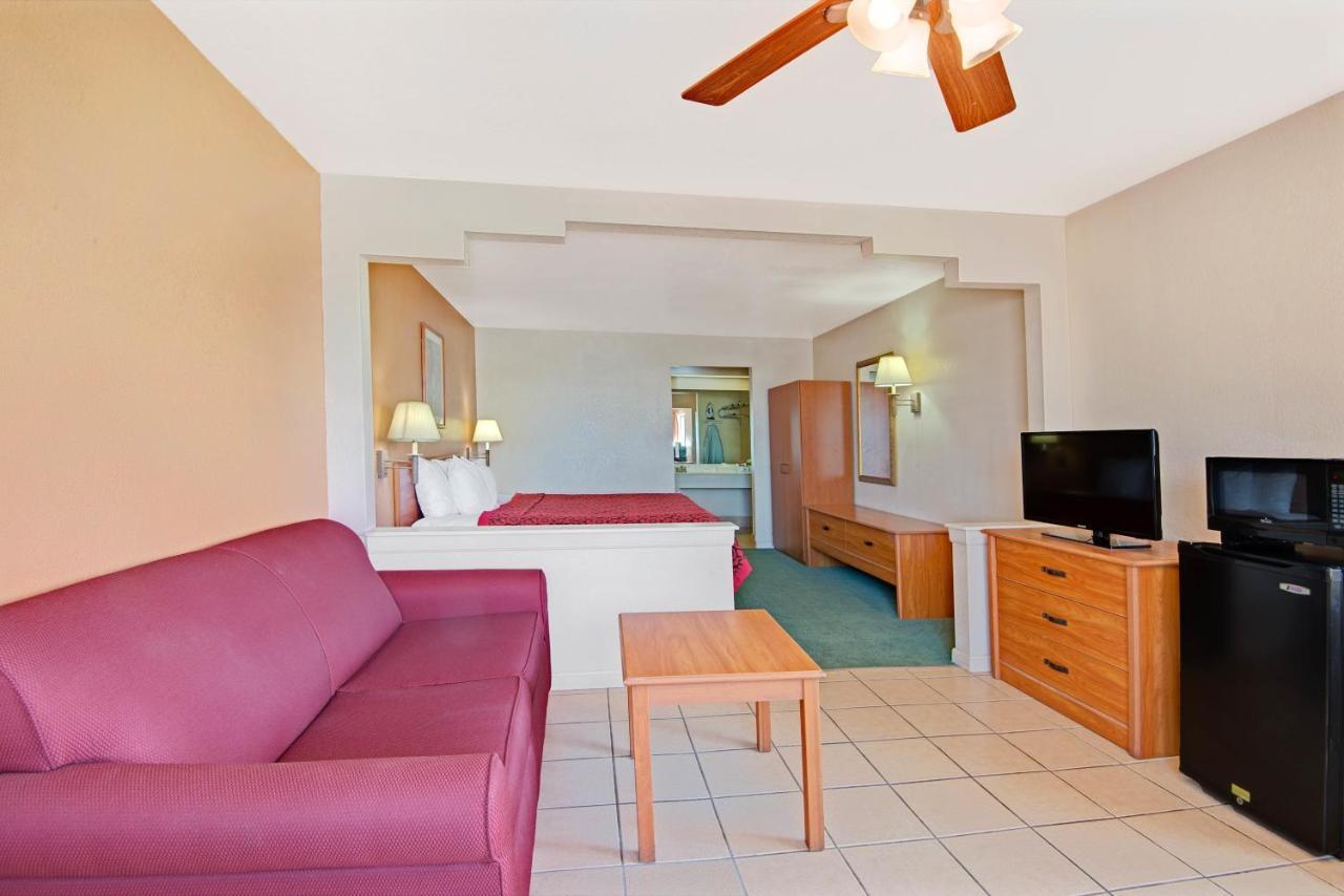 Days Inn & Suites By Wyndham Braunig Lake Elmendorf Phòng bức ảnh