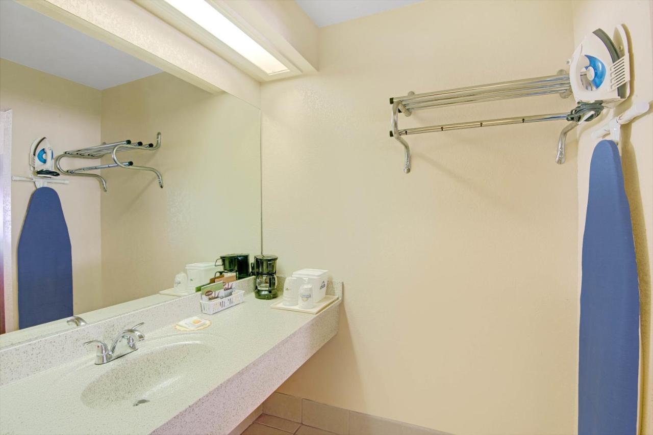 Days Inn & Suites By Wyndham Braunig Lake Elmendorf Phòng bức ảnh