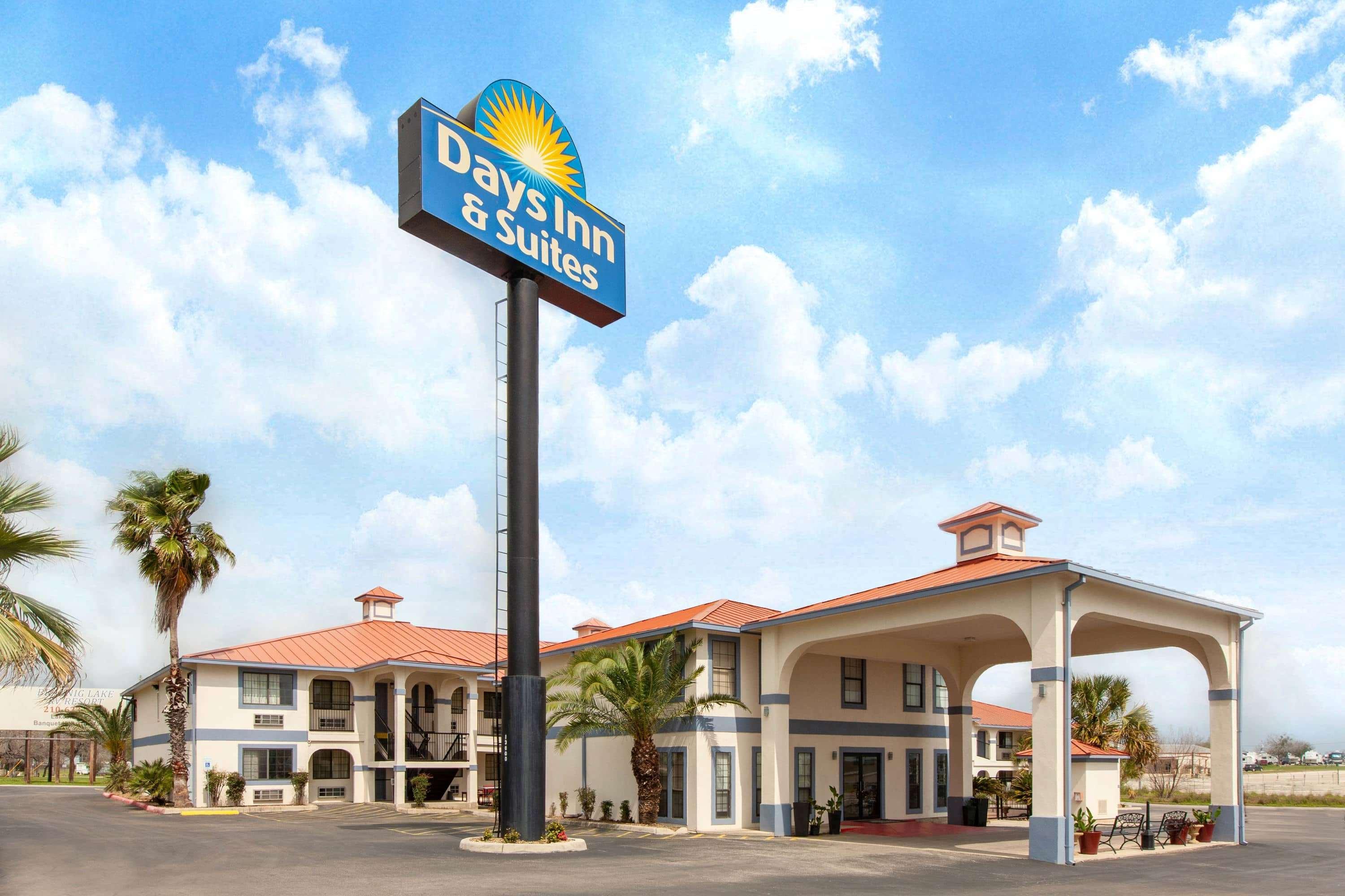 Days Inn & Suites By Wyndham Braunig Lake Elmendorf Ngoại thất bức ảnh