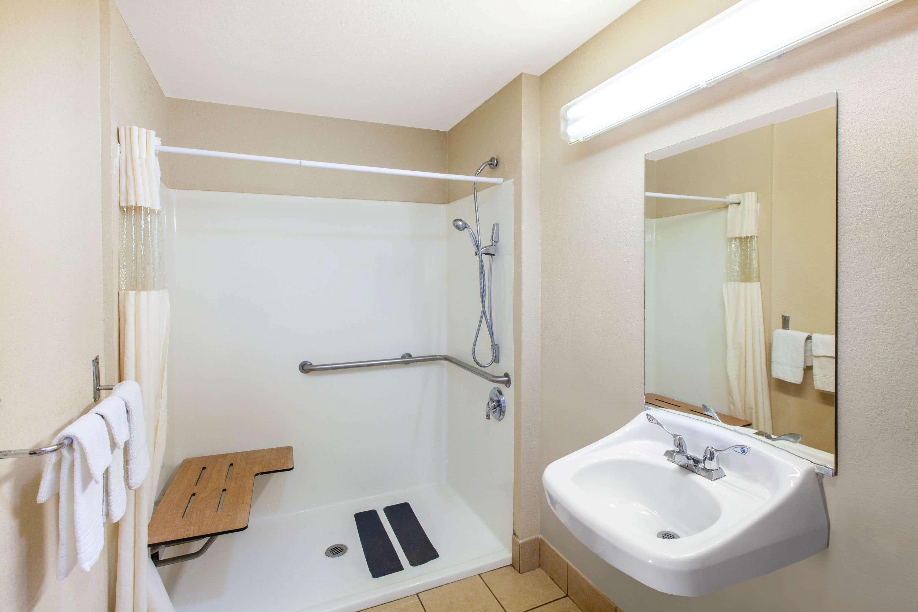 Days Inn & Suites By Wyndham Braunig Lake Elmendorf Ngoại thất bức ảnh
